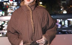 高考临近 阿姨夜店跳广场舞